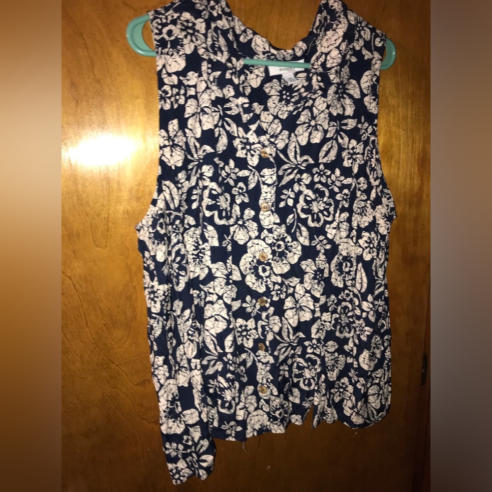 ❤️ Dress Barn Sleeveless Navy Blue Floral Button-Front Women’s Top Size 2X